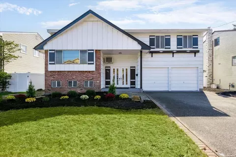 2074 Ellen Dr, Merrick, NY 11566