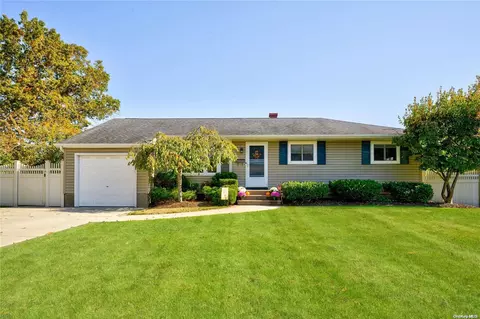 7 Bea Ave, Lake Ronkonkoma, NY 11779