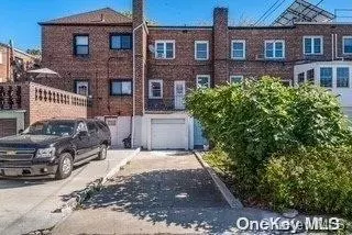 31-14 77 St, New York, NY 11372