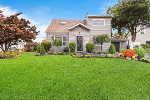 475 Gardiners Ave, Levittown, NY 11756