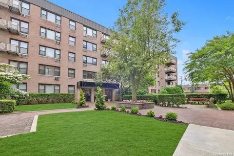 5 Birchwood Ct #2P, North Hempstead, NY 11501