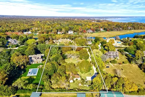 7 Shinnecock Rd, East Quogue, NY 11942