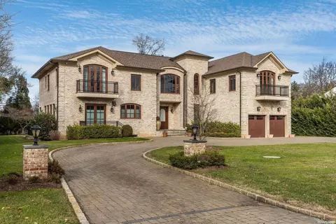 522 Chauncey Ln, Lawrence, NY 11559