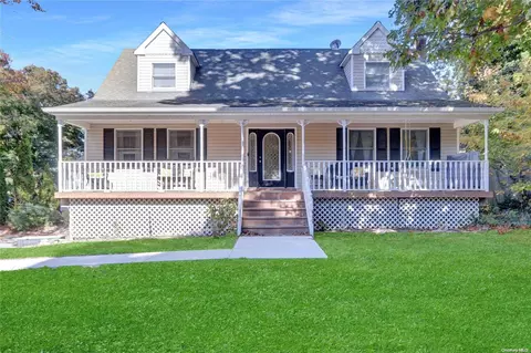 1 Blue Point Rd, Sound Beach, NY 11789