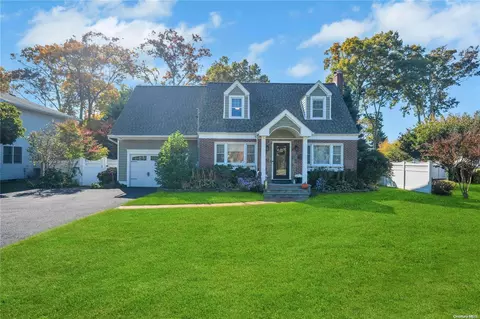 58 Sunset Rd, Bay Shore, NY 11706