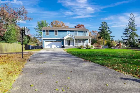 35 Lawrence Dr, Nesconset, NY 11767