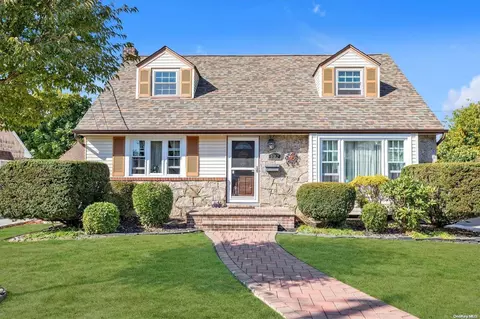 127 Aaron Dr, East Meadow, NY 11554