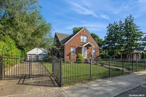 118-15 235th St, Cambria Heights, NY 11411