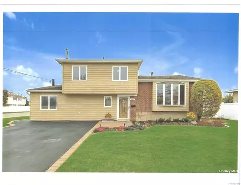 343 W 21st St, Deer Park, NY 11729