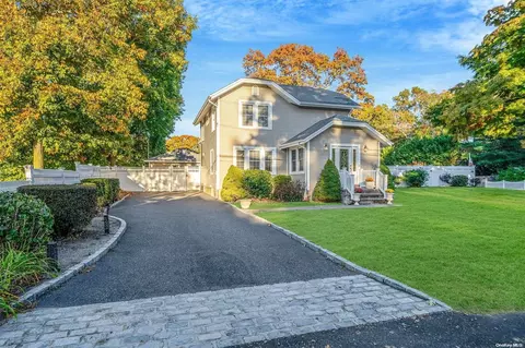 31 Roosevelt Ave, East Northport, NY 11731