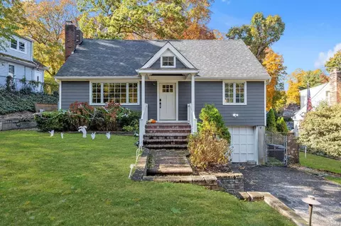 28 Pine Dr, East Northport, NY 11731