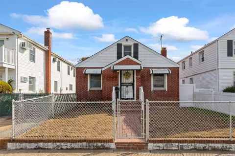 25 Ostend Rd, Island Park, NY 11558
