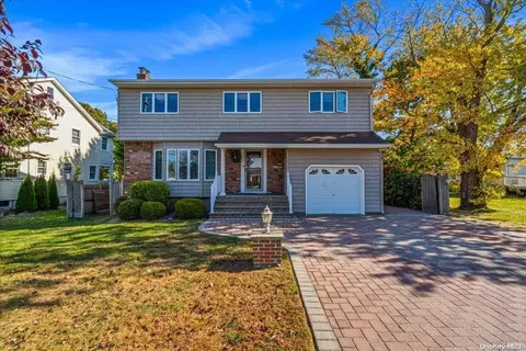 52 Frankel Rd, Massapequa, NY 11758