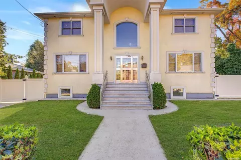 8 Cornell Ln, New York, NY 11363