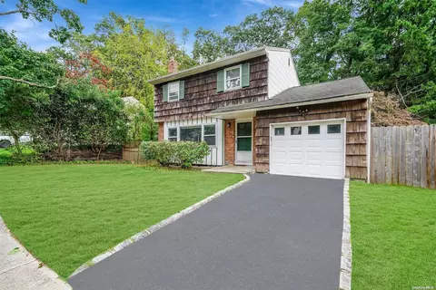 8 Crest Hill Ct, Huntington Station, NY 11746