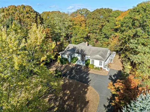 1350 Aldrich Ln, Laurel, NY 11948