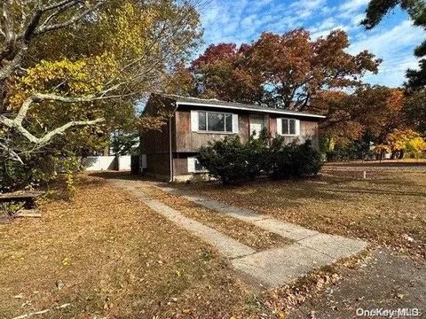 19 Washington Ave, Wyandanch, NY 11798