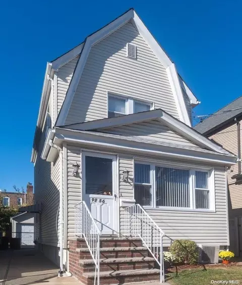 92-56 244th St, Floral Park, NY 11001