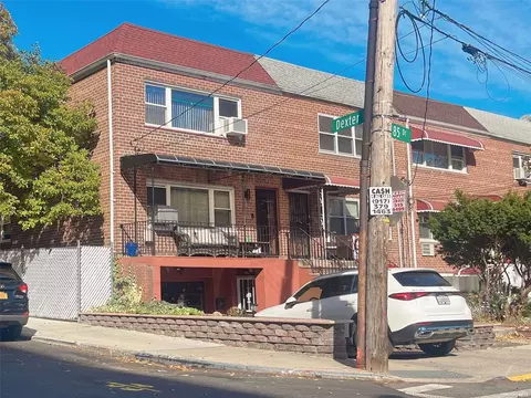 74-01 85th Dr, New York, NY 11421