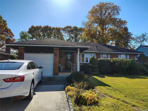 824 South Dr, Baldwin, NY 11510