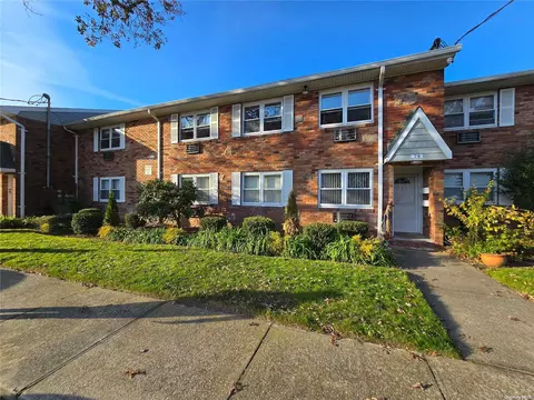 100 Connetquot Ave #8, East Islip, NY 11730