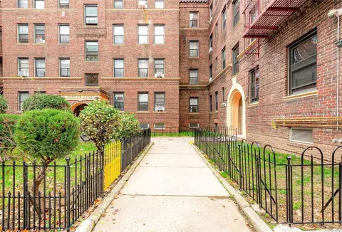 62-64 Saunders St #P3, New York, NY 11374