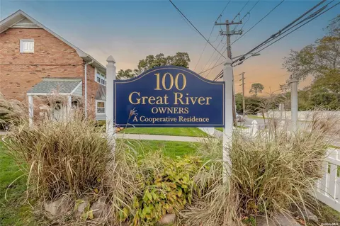 100 Connetquot Ave #20, East Islip, NY 11730