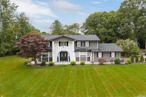 2 Pinebrook, Dix Hills, NY 11746