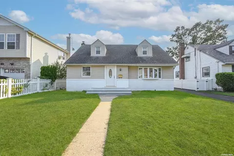 62 Alabama Ave, Hempstead, NY 11550