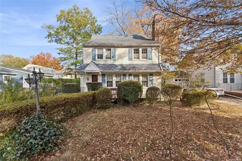 142 Elton Rd, Stewart Manor, NY 11530