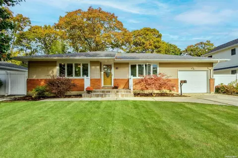 85 E Madison St, East Islip, NY 11730