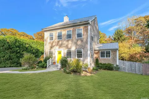 21 East St, Middle Island, NY 11953