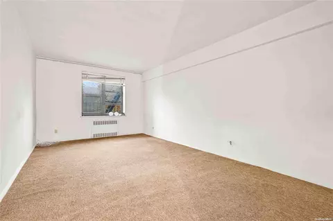 25-18 Union St #3A, Flushing, NY 11354