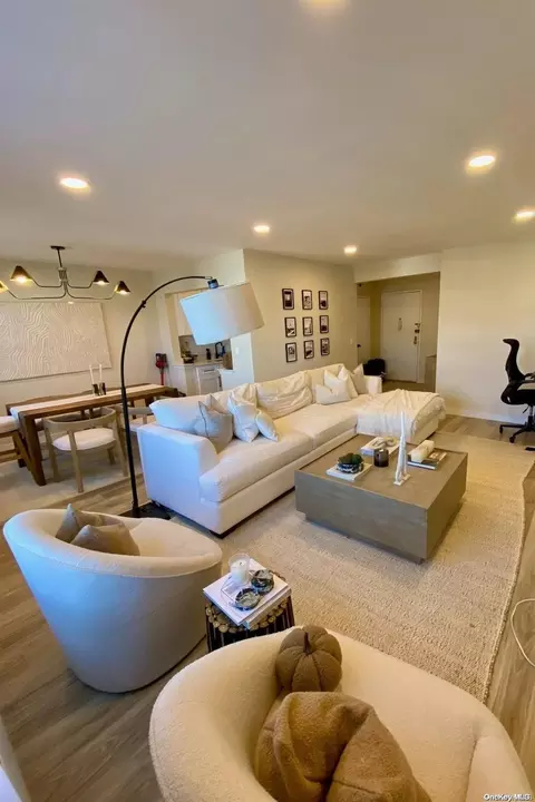 560 W Broadway #2J, Long Beach, NY 11561