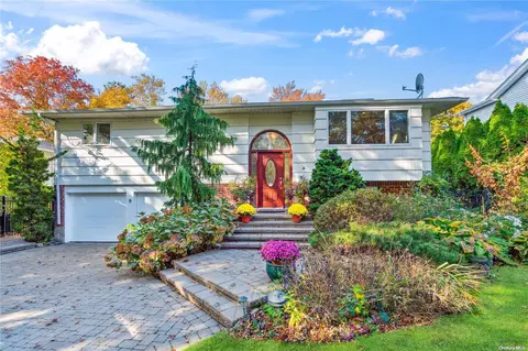9 North St, Syosset, NY 11791