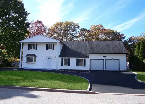 14 Wakefield Ave, Coram, NY 11727