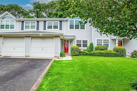 9 Indian Trce #9, Kings Park, NY 11754
