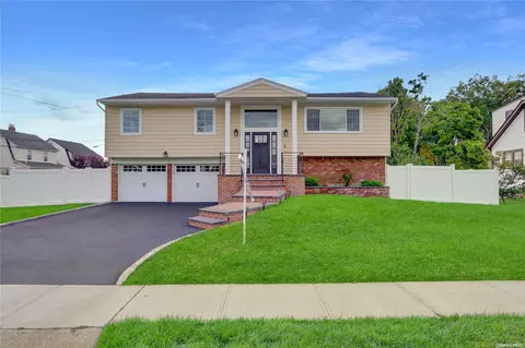 1760 E Berkshire Rd, Merrick, NY 11566