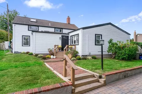 5 Meadow Pl, Northport, NY 11768
