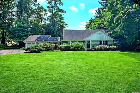 50 Bay Rd, Huntington, NY 11743