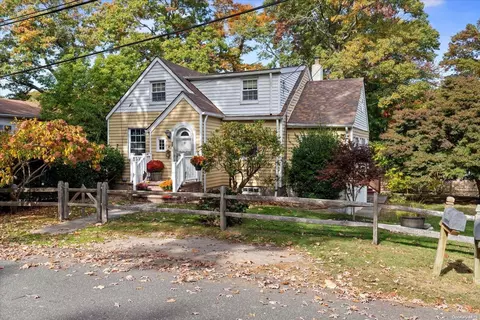 23 Belmont Rd, Sound Beach, NY 11789