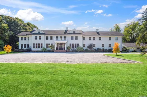 58 Ryefield Rd, Locust Valley, NY 11560