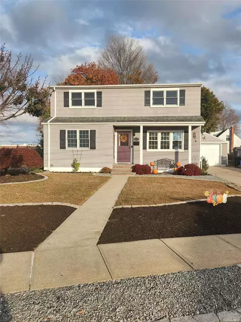 1125 Jackson Ave, Lindenhurst, NY 11757
