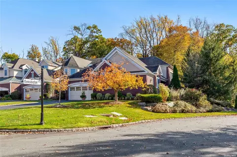2 Belvedere Ct, North Hempstead, NY 11030