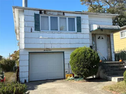 77 Roquette Ave, Elmont, NY 11003