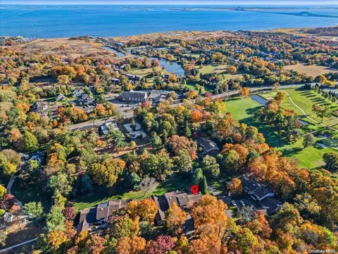 204 Otis Ln #204, Bay Shore, NY 11706