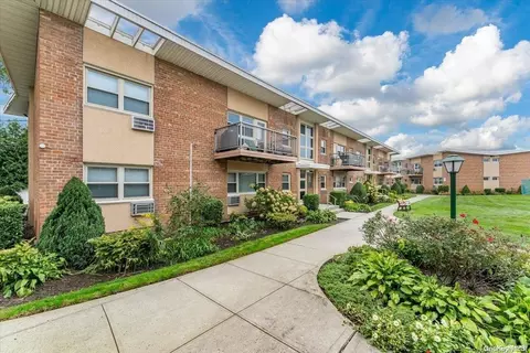4 Rose St #1-B1, Oceanside, NY 11572