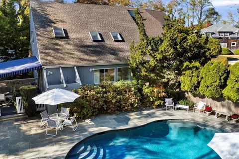 72 Bishops Ln, Southampton, NY 11968
