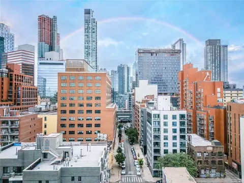 41-04 27th St #4D, New York, NY 11101
