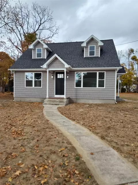 65 Vernon St, Patchogue, NY 11772